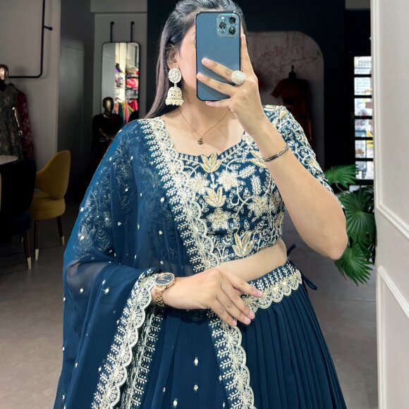 Lehenga Choli - Picture 3 of 4